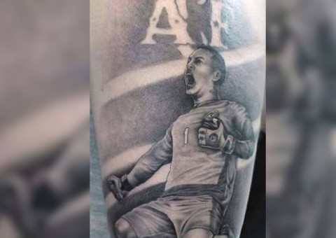 Torcedor da Chape faz tatuagem de goleiro Danilo e imagem viraliza na web