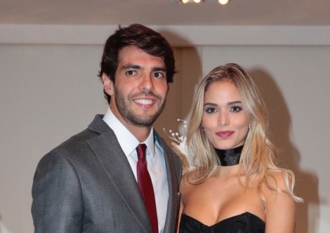 Kaká posa pela 1ª vez com nova namorada que tem nome semelhante ao da ex