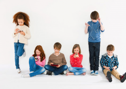 Celulares já aparecem entre os presentes de Natal mais pedidos pelas crianças