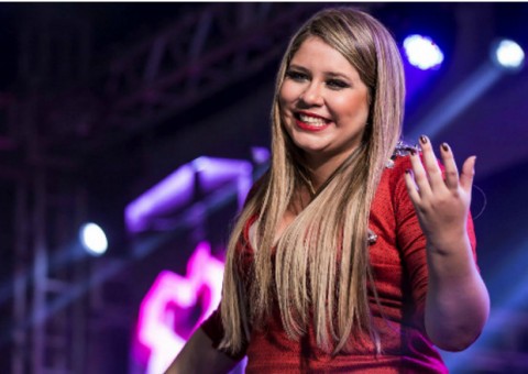 Marília Mendonça é surpreendida após pedido de casamento em noite natalina