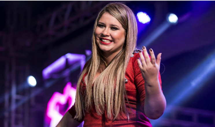 Marília Mendonça é surpreendida após pedido de casamento em noite natalina