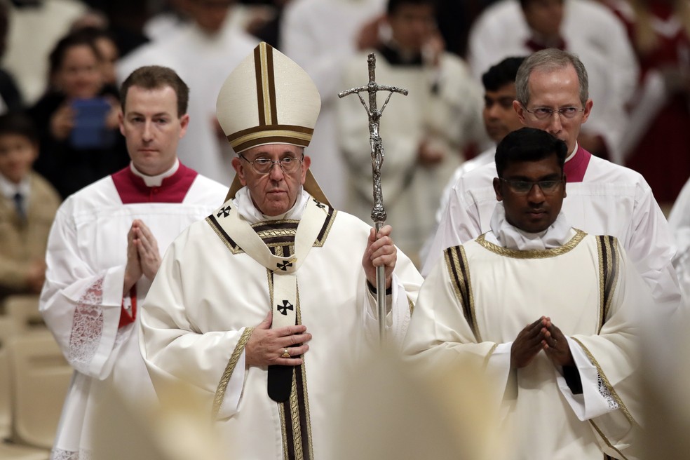  Durante missa do Galo, Papa critica materialismo e faz apelo por crianças refugiadas