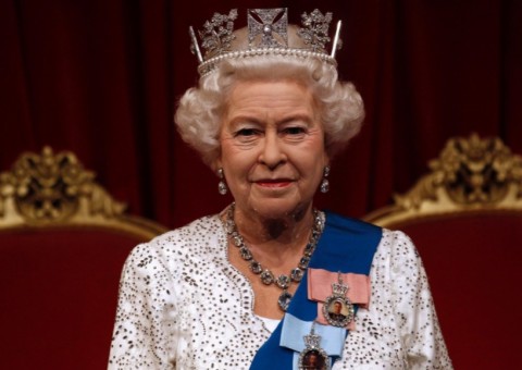 Ainda em recuperação Rainha Elizabeth II não irá a tradicional missa de Natal