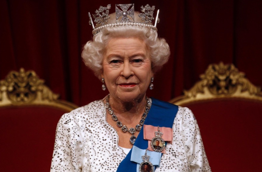 Ainda em recuperação Rainha Elizabeth II não irá a tradicional missa de Natal