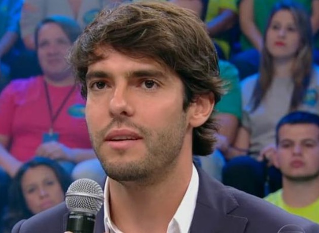 Após aparecer com modelo, Kaká nega namoro