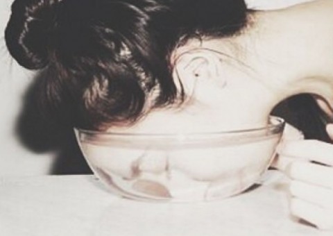  Técnica  coreana bizarra promete fazer sua maquiagem durar mais tempo