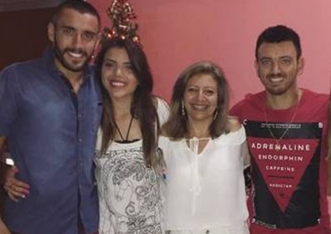 Alan Ruschel comemora segunda chance ao lado da família