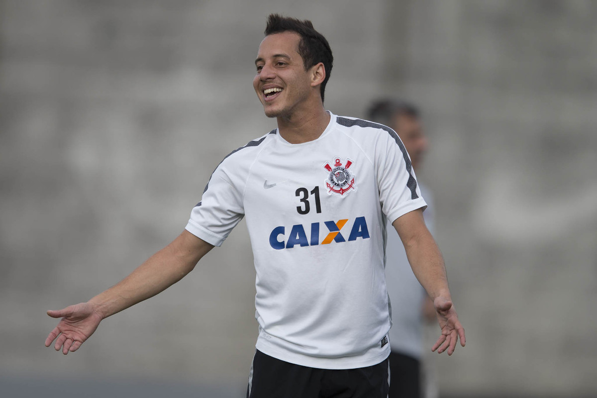 Rodriguinho quer continuar no Corinthians e almeja um lugar na seleção