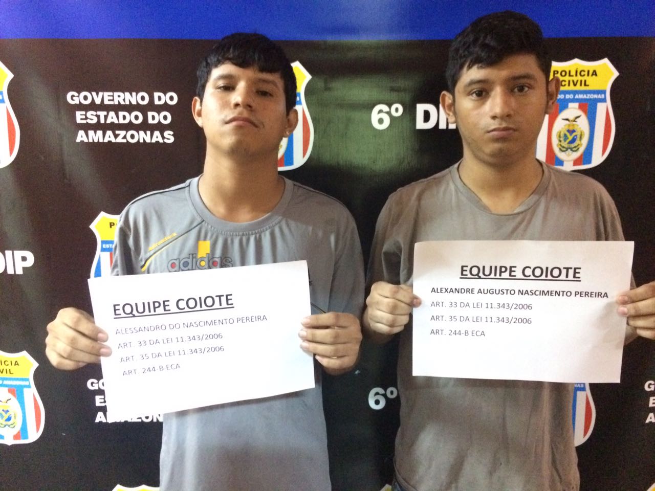 Irmãos tentam disfarçar jogando a droga no telhado do vizinho mas polícia vê tudo