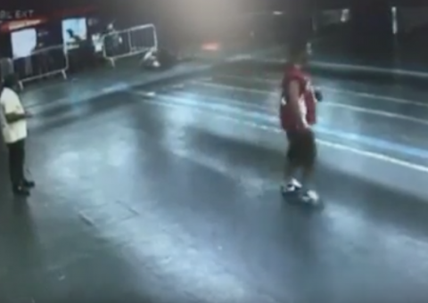 VÍDEO: Trabalhador é espancado até a morte após defender gay na noite de Natal