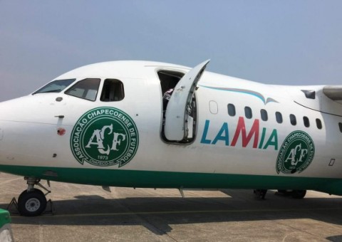 Gravações mostram conversa sobre 'limite de combustível' entre os pilotos do avião da Chape