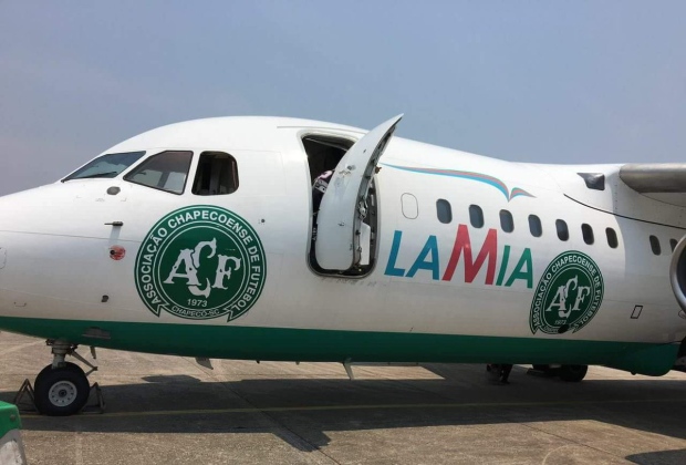 Gravações mostram conversa sobre 'limite de combustível' entre os pilotos do avião da Chape