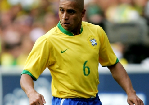 Ex-empregado de Roberto Carlos pede que passaporte do ex-atleta seja retido