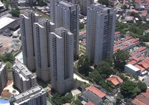 Criança que caiu do 20º andar brincava no banheiro, afirma boletim de ocorrência