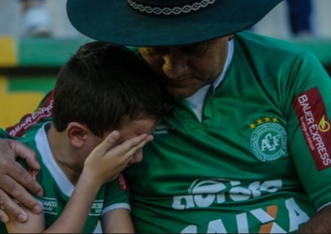 'Convocados para jogar no céu': é o que clube diz à criança sobre tragédia da Chape