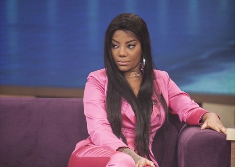 Ludmilla finge ser outra pessoa e é detonada na internet