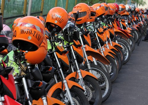 Mototaxistas de Manaus recebem curso de técnicas de pilotagem