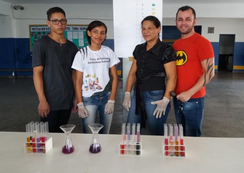  Jovens cientistas usam atividades lúdicas para incentivar gosto pela ciência 