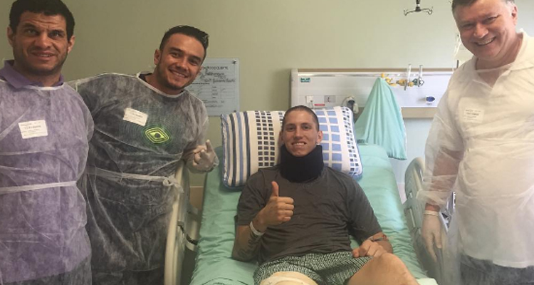 Goleiro Follmann recebe visita de atletas paraolímpicos em hospital de Chapecó