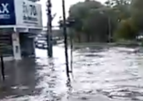 Temporal deixa moradores ilhados e famílias desabrigadas em Manaus