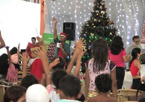 Crianças e jovens atendidos em programa social participam de atividades recreativas