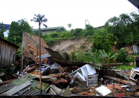Mais de 80 ocorrências de chuva são registradas em Manaus