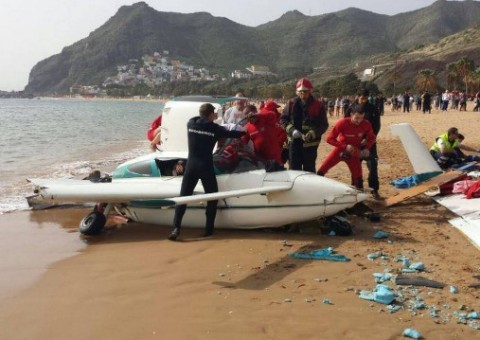 Aeronave faz pouso de emergência em praia após pane mecânica
