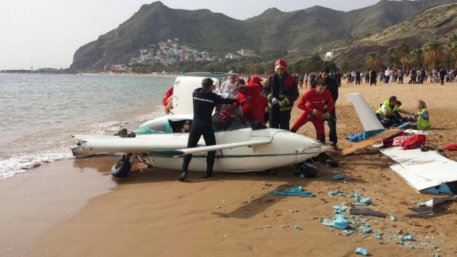 Aeronave faz pouso de emergência em praia após pane mecânica