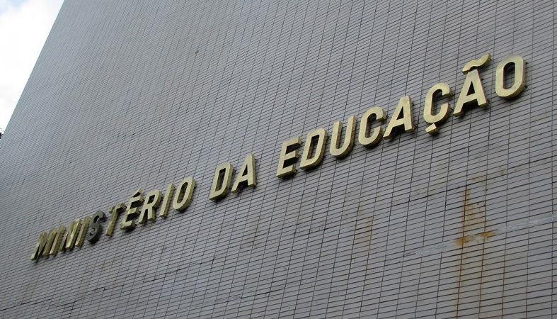 MEC antecipa R$ 1,25 bi para salário de professores do Amazonas e mais 8 estados
