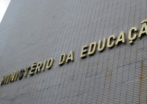 MEC antecipa R$ 1,25 bi para salário de professores do Amazonas e mais 8 estados