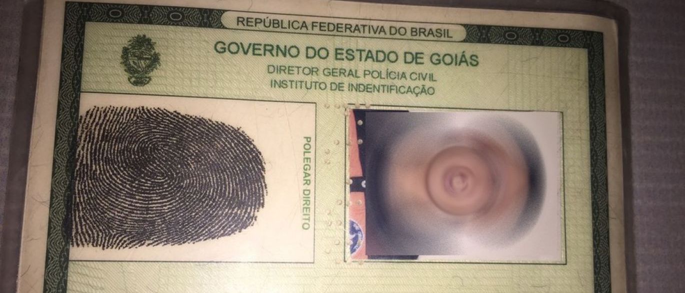 Homem tenta subornar PMs e é preso; ele tinha RG com erro de português