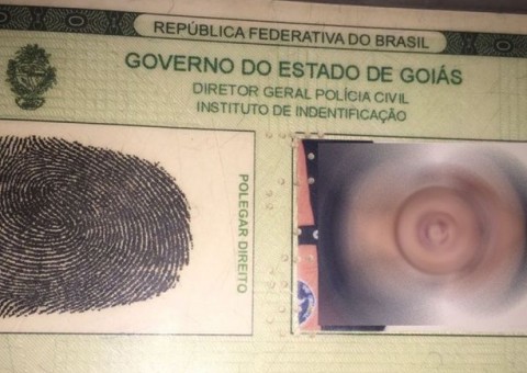 Homem tenta subornar PMs e é preso; ele tinha RG com erro de português