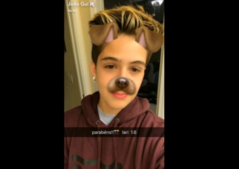 João Guilherme deixa mensagem de aniversário para Larissa Manoela e atriz ignora