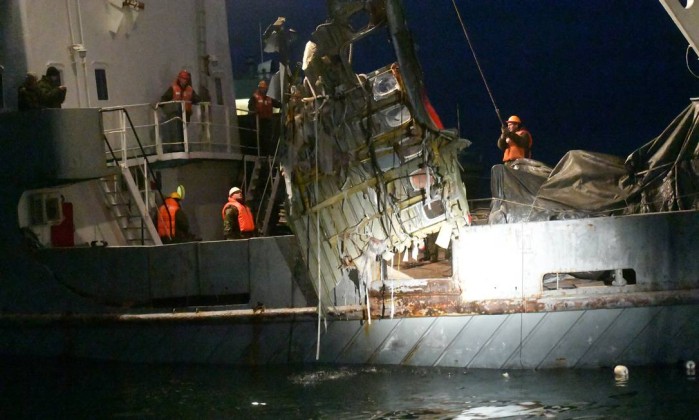 Rússia resgata mais caixas-pretas e 17 corpos de avião que caiu no Mar Negro