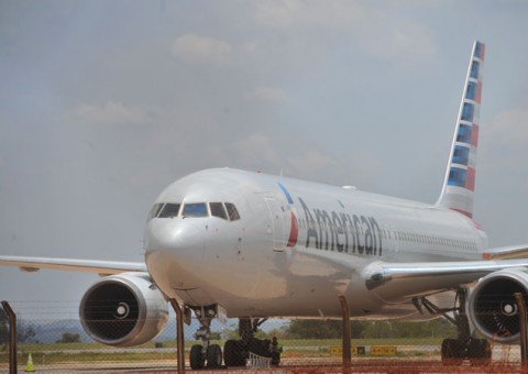 Avião faz pouso forçado em Brasília por causa de briga de casal. Vídeo