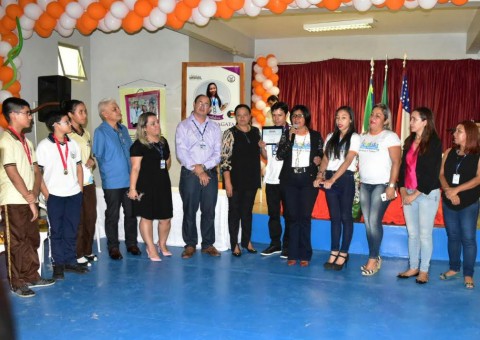 Estudantes de Parintins são homenageados pela SEDUC