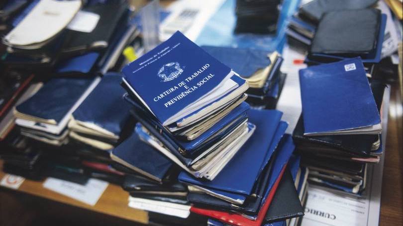 Desemprego atinge 12 milhões de pessoas e tem maior taxa desde 2012