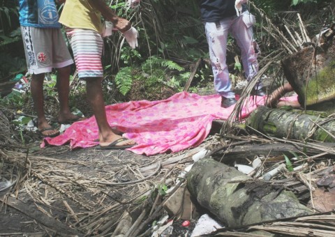 Com 15 perfurações, homem é encontrado morto perto de onde caiu avião em Manaus