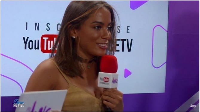 Anitta exagera no bronzeado e vira piada na internet
