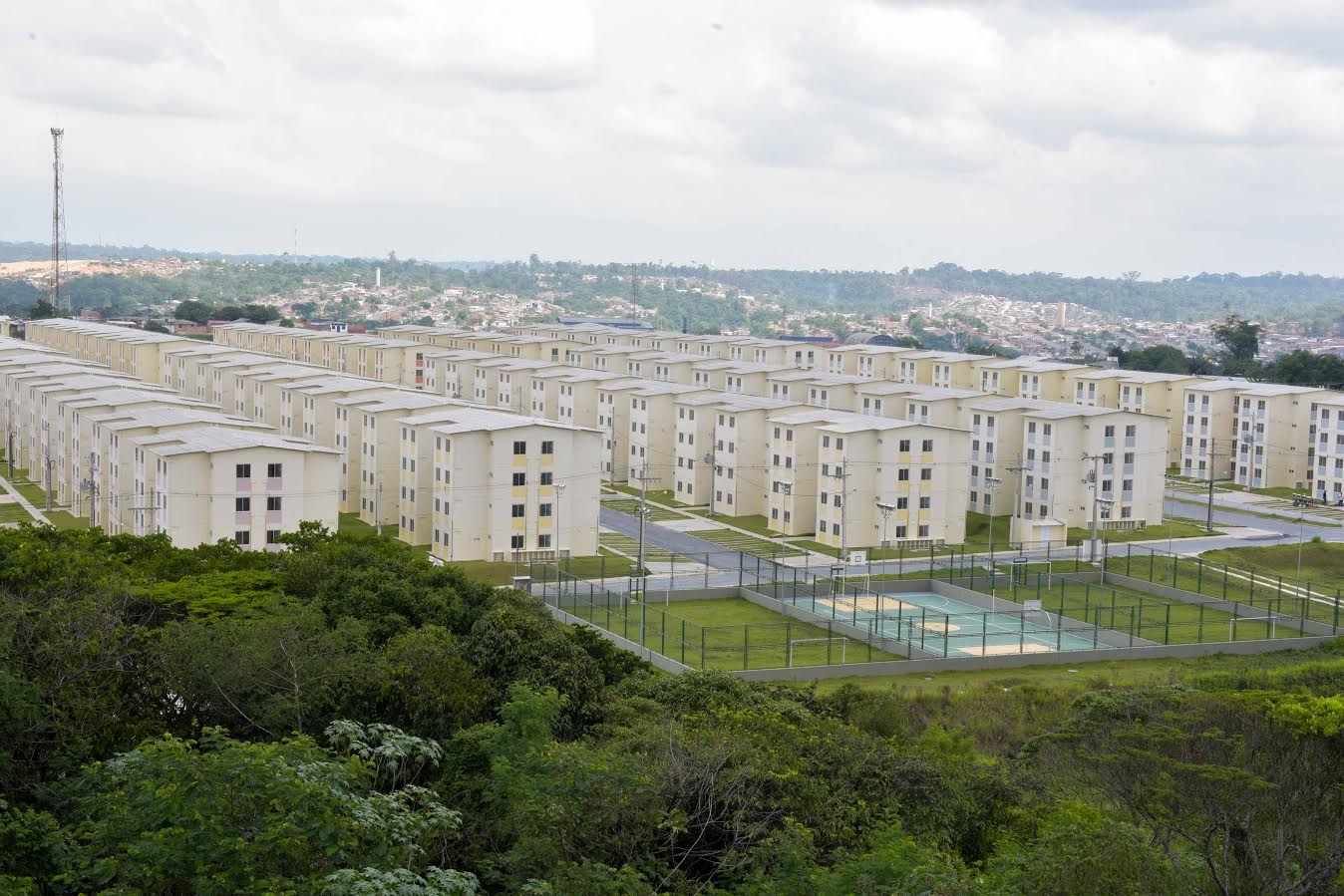 Governo anuncia proposta para construção de 14 mil casas populares 