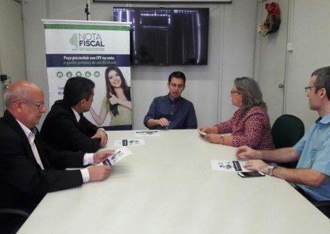 Sefaz fecha parceria com CRC-AM para cumprir obrigatoriedade do selo 