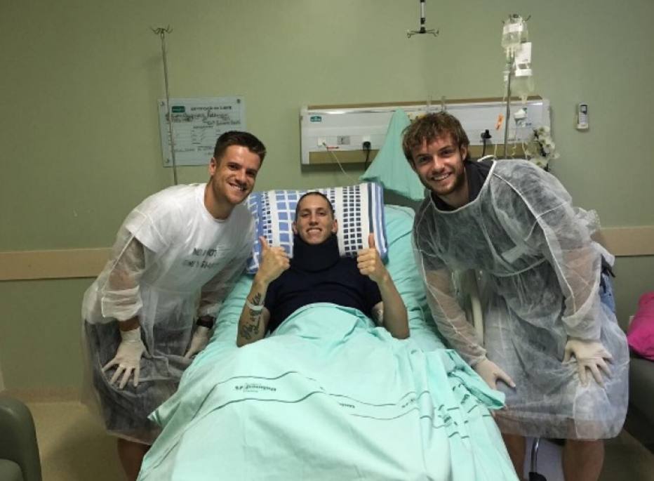 Após um mês internado, Follmann recebe boas notícias