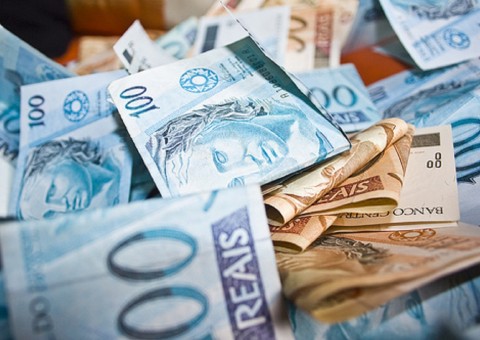 Salário mínimo sobe para R$ 937 a partir de janeiro 