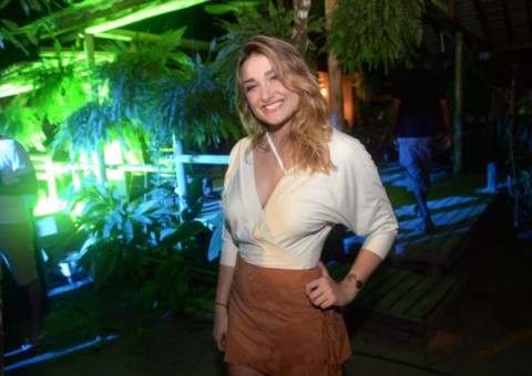 No Brasil, Sasha faz exigência inusitada para ir à festa