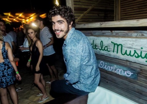 Caio Castro confirma agressão em fotógrafo e pede desculpas