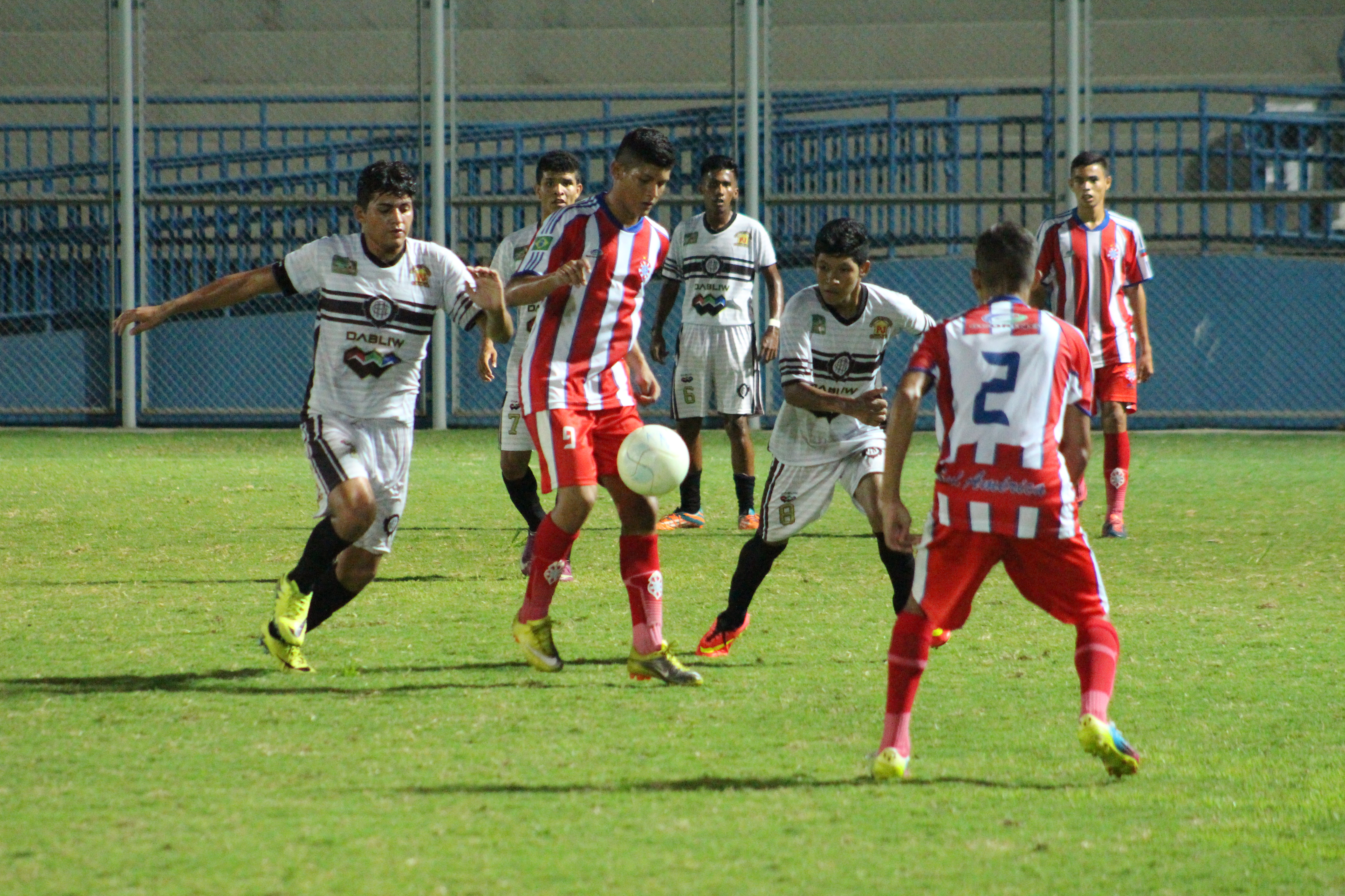 Mesmo sem patrocínio, técnico do Rio Negro elogia jogadores