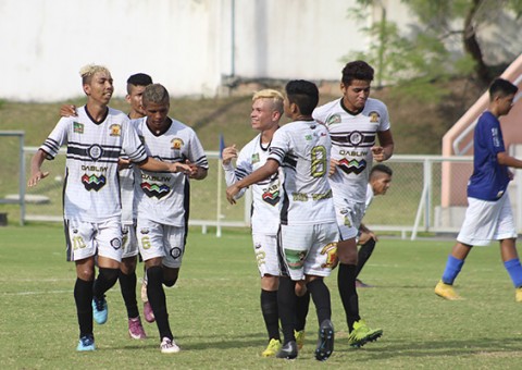 Mesmo sem patrocínio, técnico do Rio Negro elogia jogadores