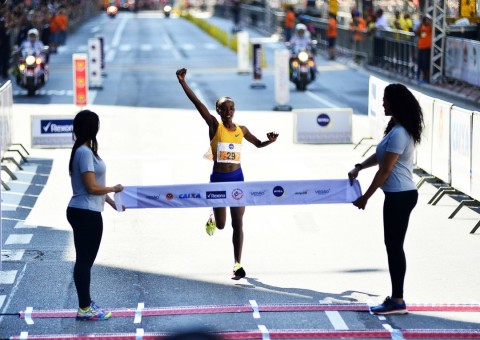 Queniana vence prova feminina da São Silvestre batendo novo recorde 