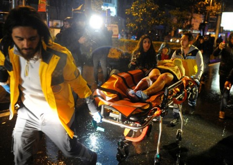 Atirador mata ao menos 35 pessoas em casa noturna em Istambul