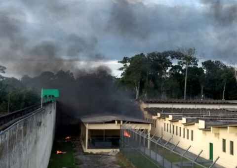 Guerra entre facções causou 'massacre' em rebelião no Compaj, afirma secretário da SSP